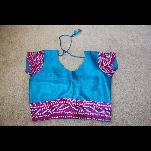 Bandhni Chaniya Choli - Picture 2 of 8